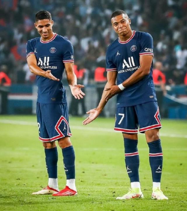 奥斯梅恩复出首秀出彩,圣安东尼奥马刺主场鏖战北京首钢,豪取18连胜